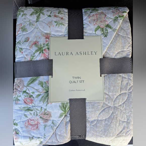 Laura Ashley Quilt set. Twin size. 100% cotton - Picture 5 of 6